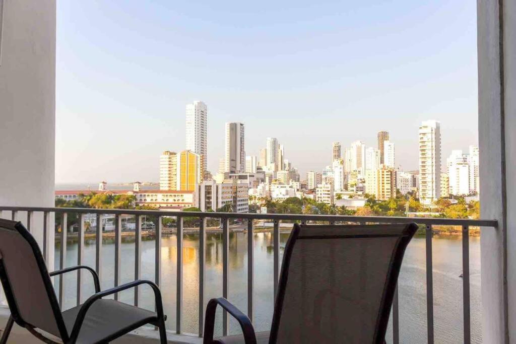 Prime Location: Fully Equipped Loft In El Laguito Apartamento
