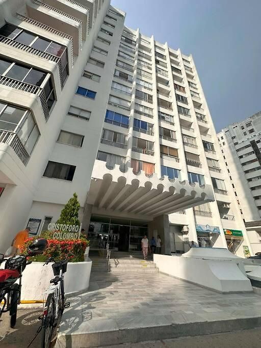 Prime Location: Fully Equipped Loft In El Laguito Apartamento