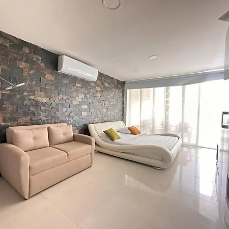 Prime Location: Fully Equipped Loft In El Laguito *